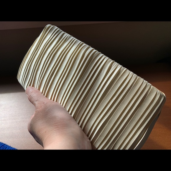 ASTALIFT bow tie details purse - Picture 3 of 8